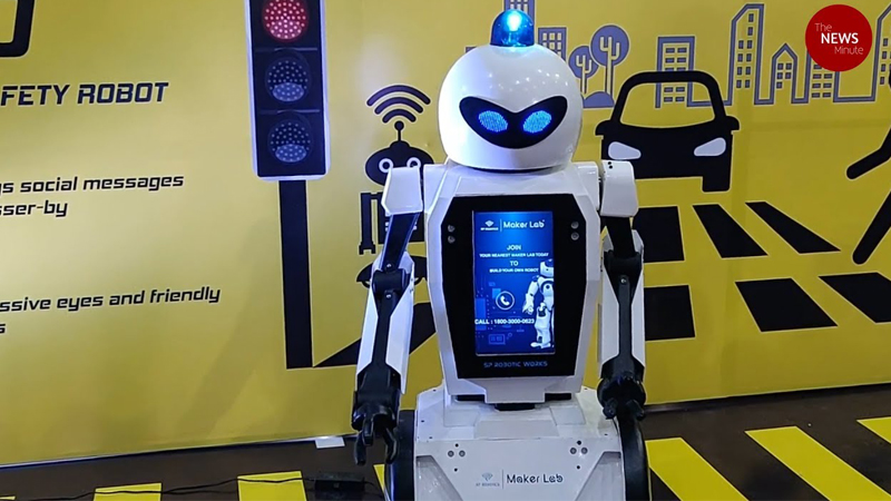 Robot điều khiển giao thông tại Ấn Độ